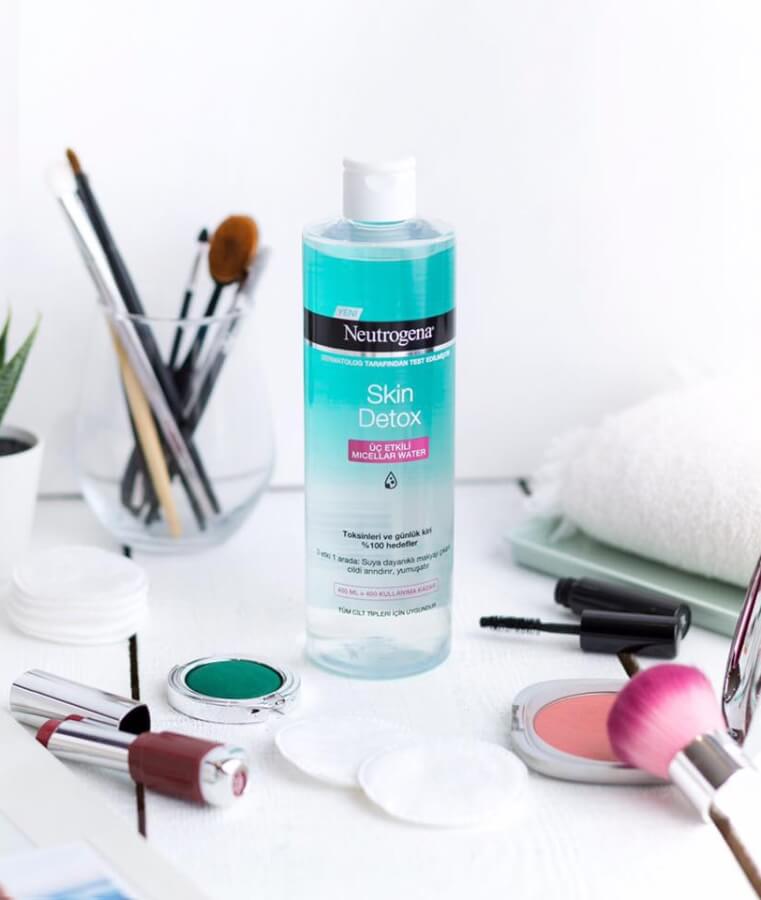 میسلار واتر نوتروژینا مدل Skin detox